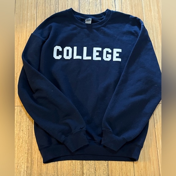 Gildan Other - Adult Unisex Gildan College Crewneck Sweatshirt Sz Medium